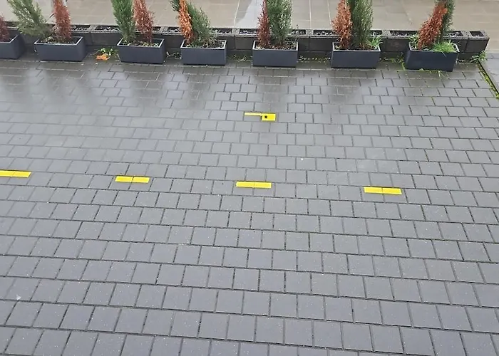 Bright Apartment, Private Parking *